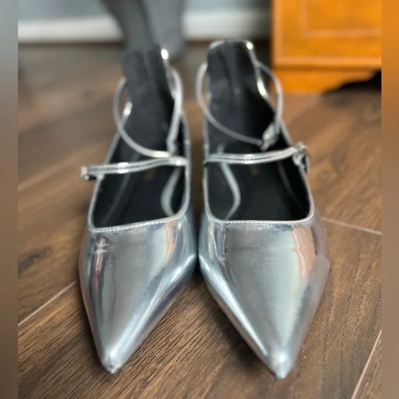 Fashion Nova Silver Metallic Women's Pointed Ballet Flats Shoe Size 11 - Picture 3 of 8